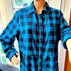XL Blue/Black Flannel Tunic. Super soft, has pockets. Button Sleeves. Botton up